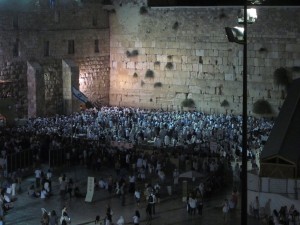 Thousands celebrated Yom Kippur at the Western Wall.